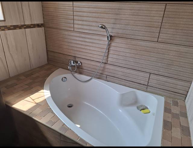 4 BEDROOM HOUSE FOR SALE IN DERSLEY